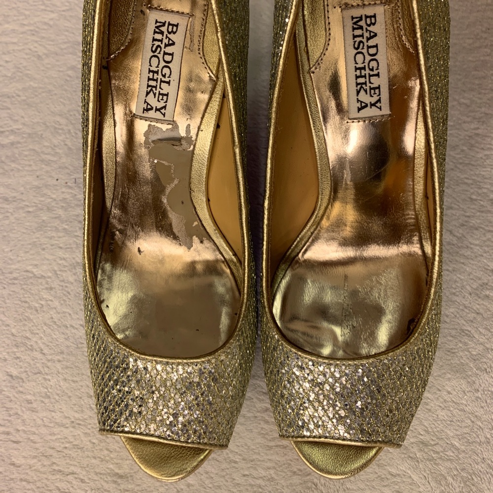 Badgley mischka gold open toe shoes